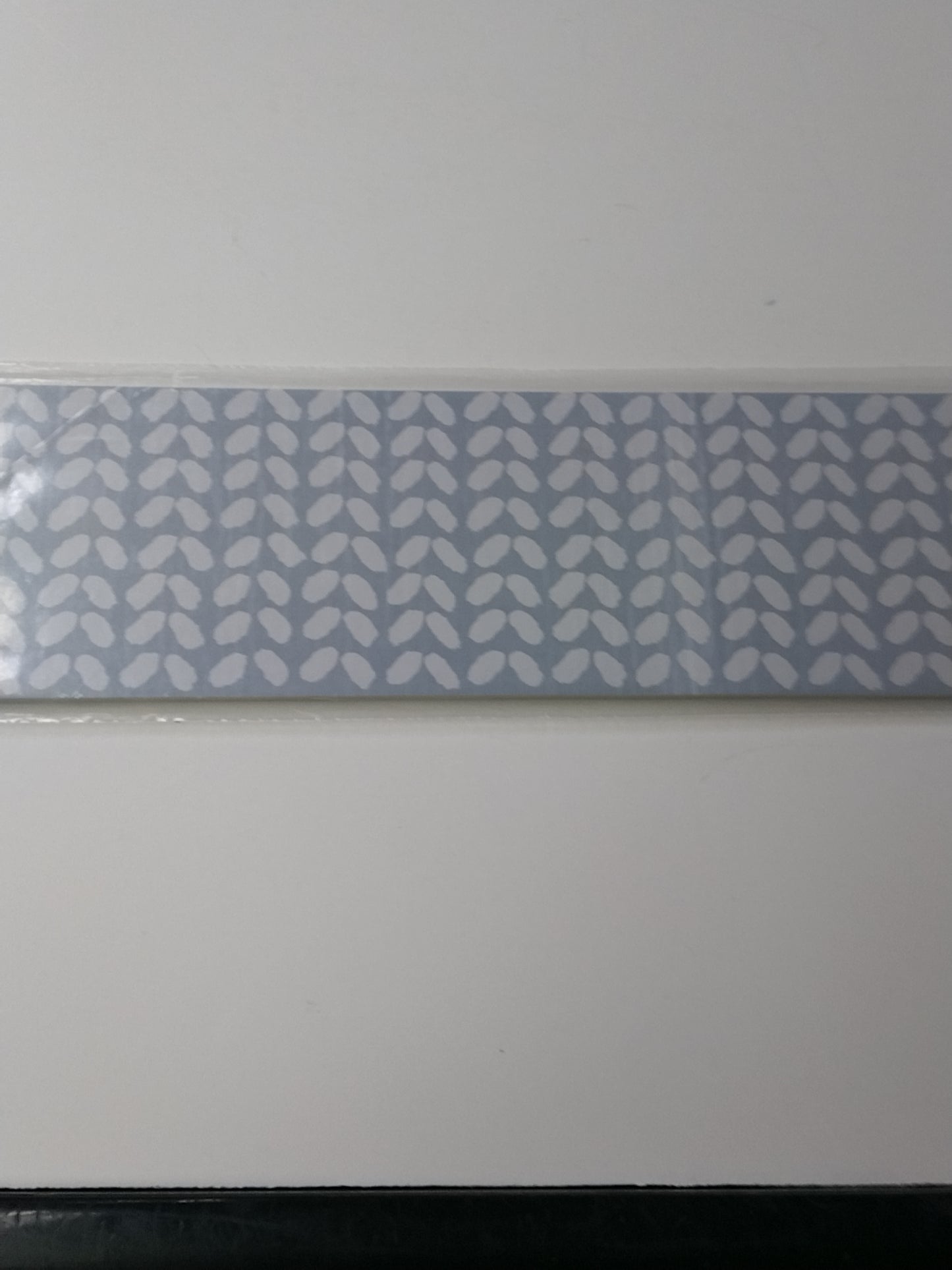 CLASSROOM COTTAGE BLUE PETALS STRAIGHT BORDER TRIM