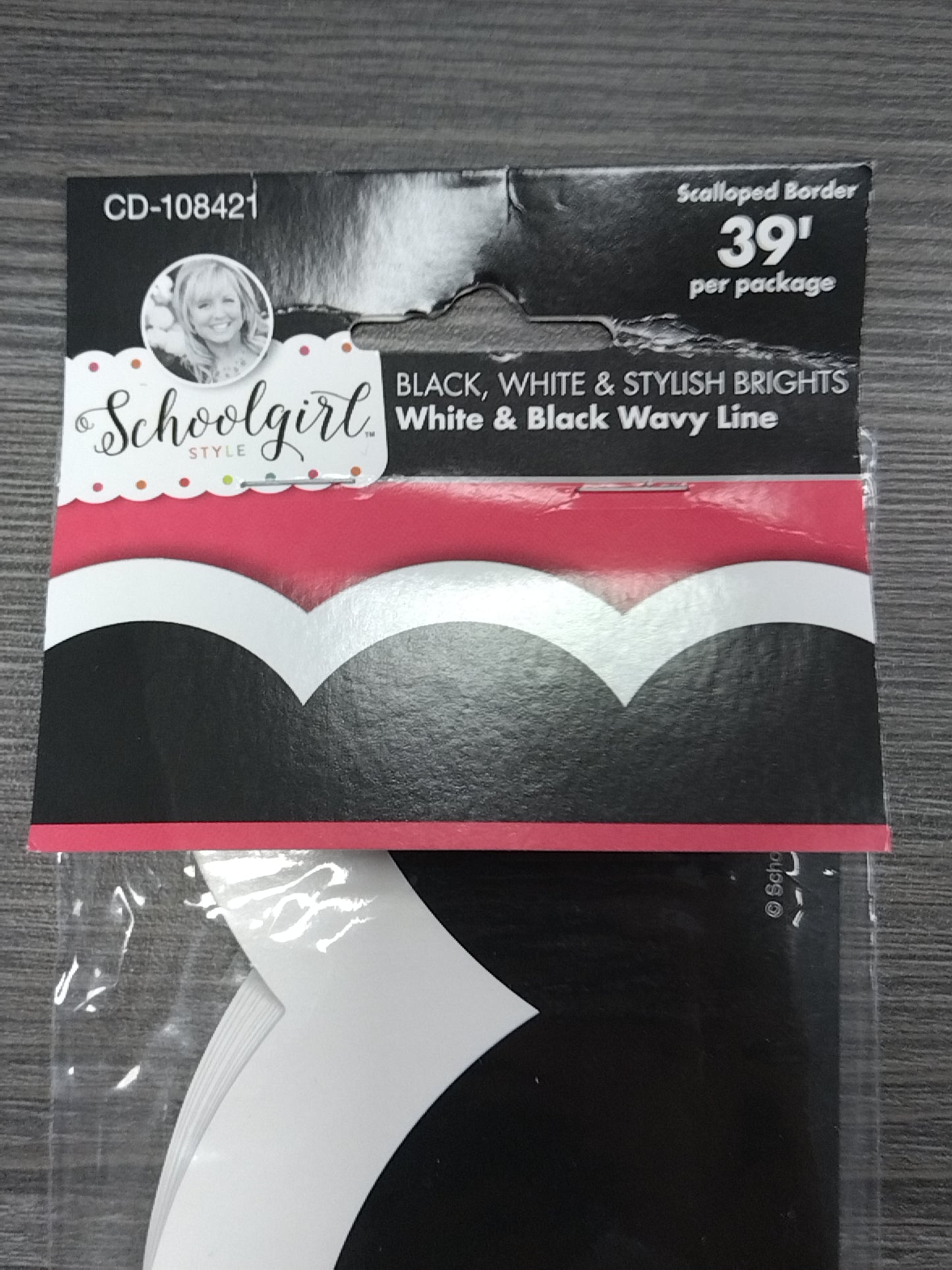 WHITE & BLACK WAVY LINE SCALLOPED BORDERS